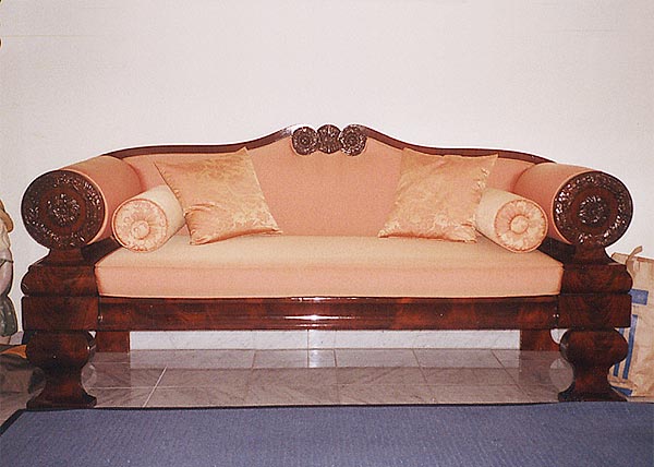Nach der Restaurierung: Sofa, Mahagoni, um 1860