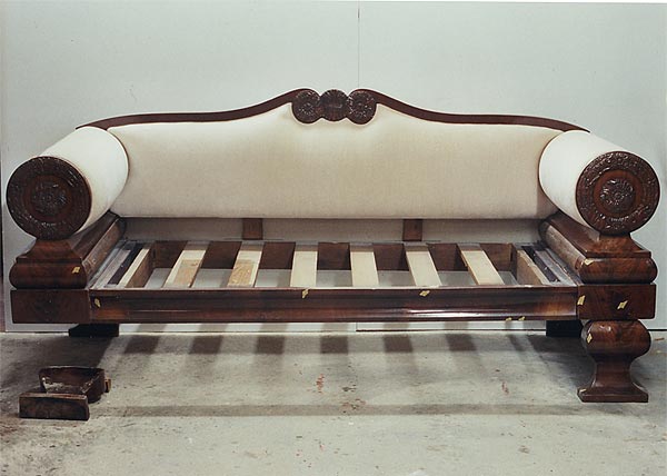 Vor der Restaurierung: Sofa, Mahagoni, um 1860